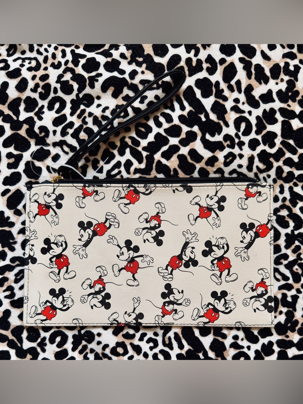 Disney wallet/wristlet with classic Mickey Mouse print New!